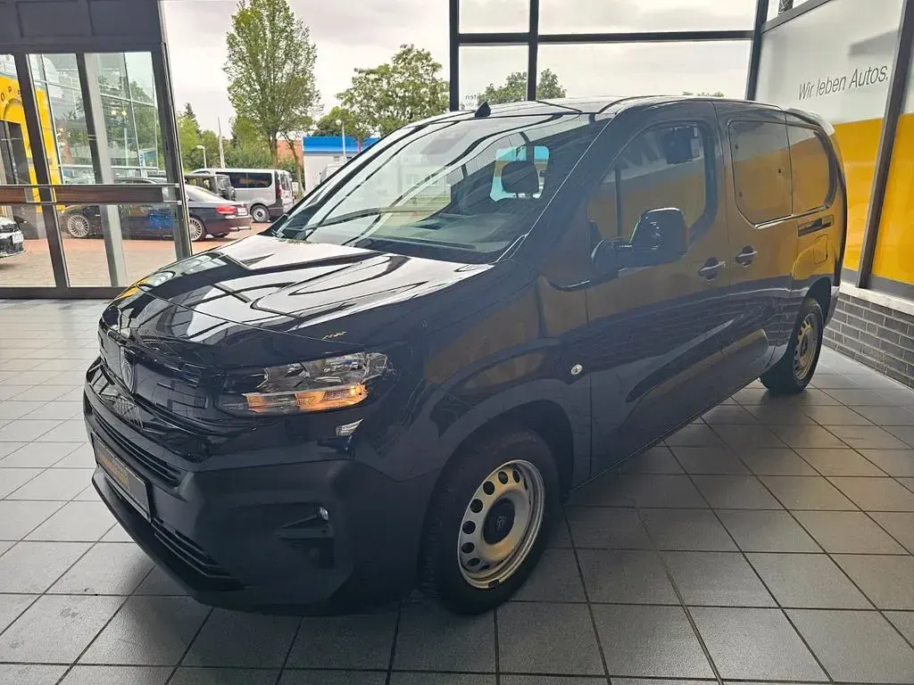 Gebraucht Peugeot Partner 102 PS (75 kW) 2024 Schwarz Van / Kleinbus