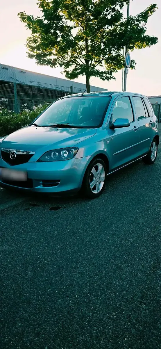 Gebraucht Mazda 2 80 PS (58 kW) 2008 Blau Kleinwagen