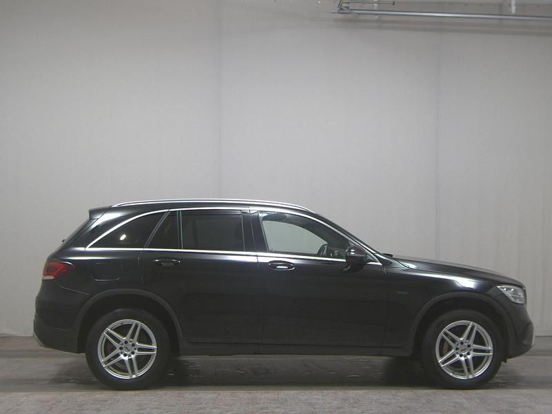 Gebraucht Mercedes GLC300e 320 PS (235 kW) 2021 Schwarz unilack SUV