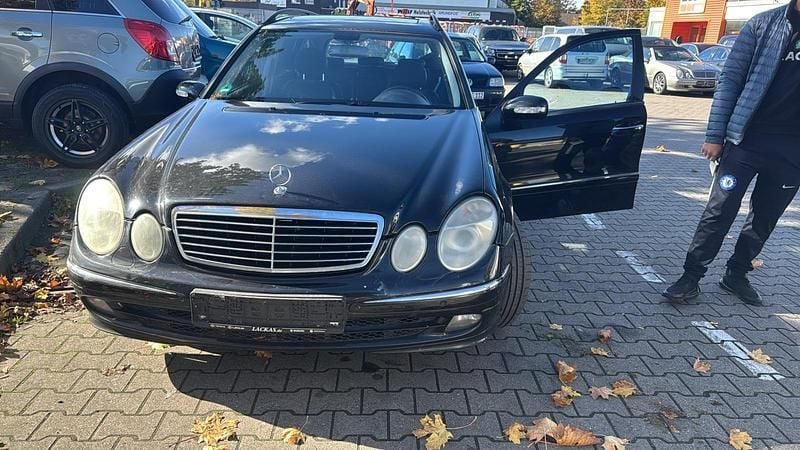 Schwarz Gebraucht 2004 Mercedes E220 Kombi | 3.000 € (Guter Preis) - Bild 1/4
