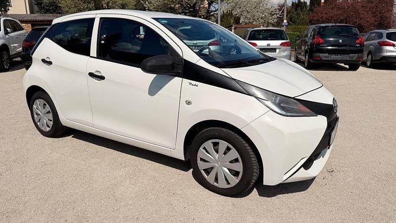 Gebraucht Toyota Aygo 69 PS (50 kW) 2016 Weiß Kleinwagen