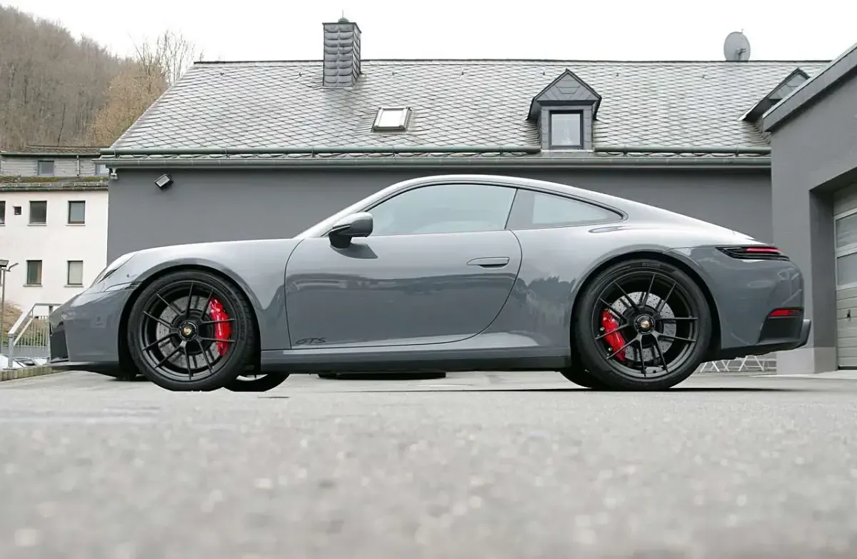 Gebraucht Porsche 992 541 PS (397 kW) 2025 Grau Coupé