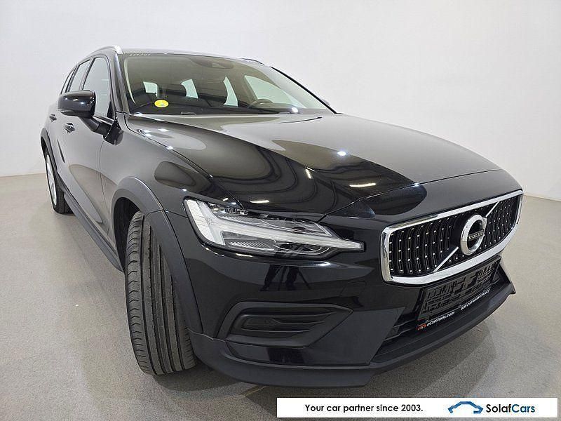 Second-hand Volvo V60 CC 150 CP (110 kW) 2020 Negru Break
