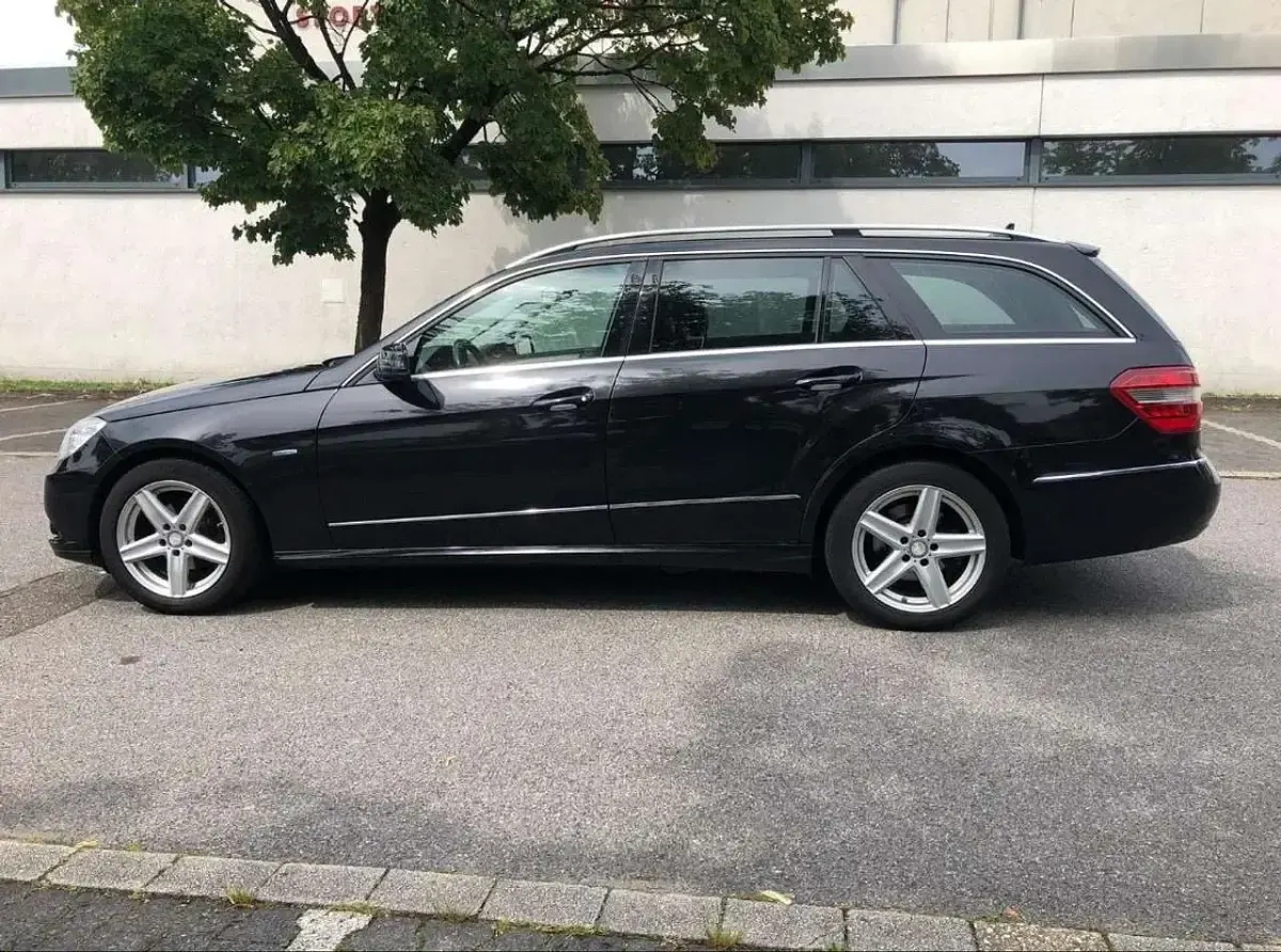 Gebraucht Mercedes E220 Elegance 170 PS (125 kW) 2010 Kombi