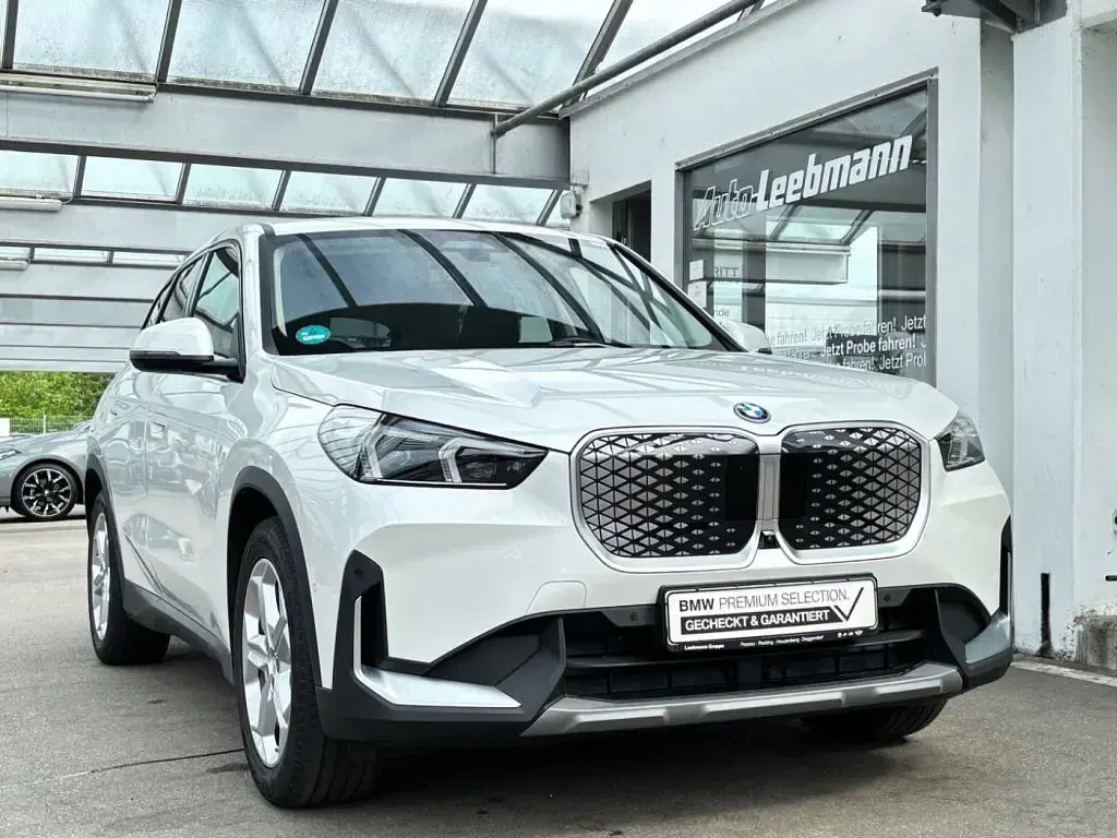Gebraucht BMW iX1 Shadowline 225 kW (306 PS) 2024 Weiß SUV