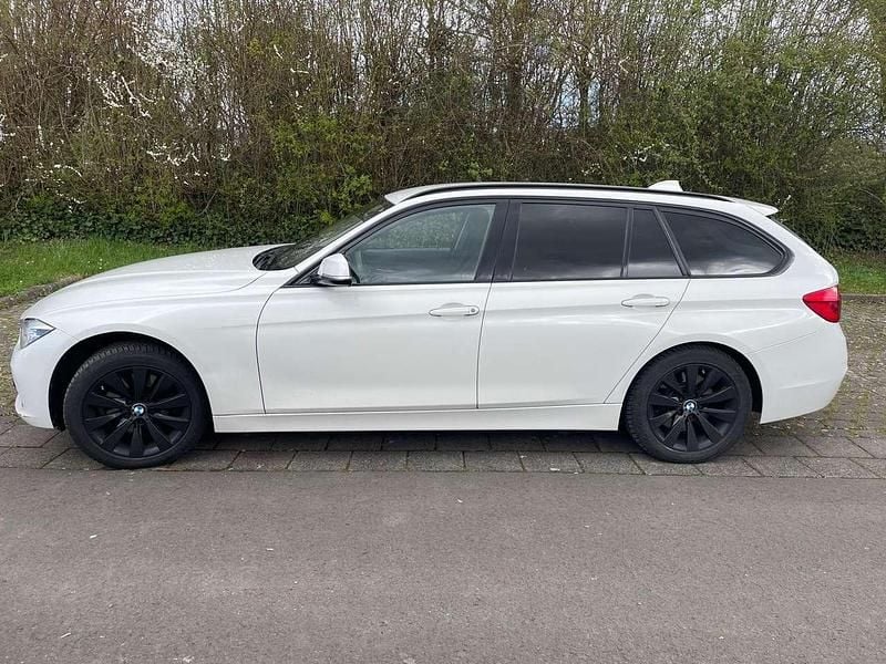 Gebraucht BMW 330 Advantage 258 PS (189 kW) 2015 Weiß Kombi
