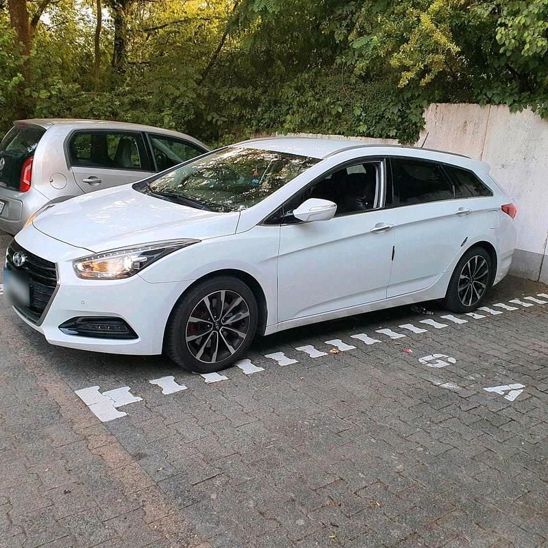 Gebraucht Hyundai i40 141 PS (103 kW) 2016 Weiß Kombi