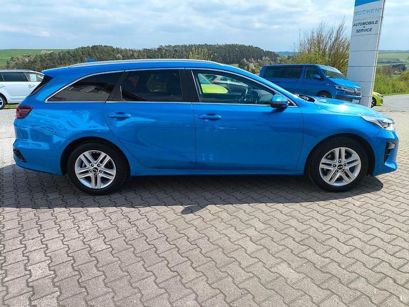 Gebraucht Kia Ceed Vision 140 PS (102 kW) 2020 Blau Kleinwagen