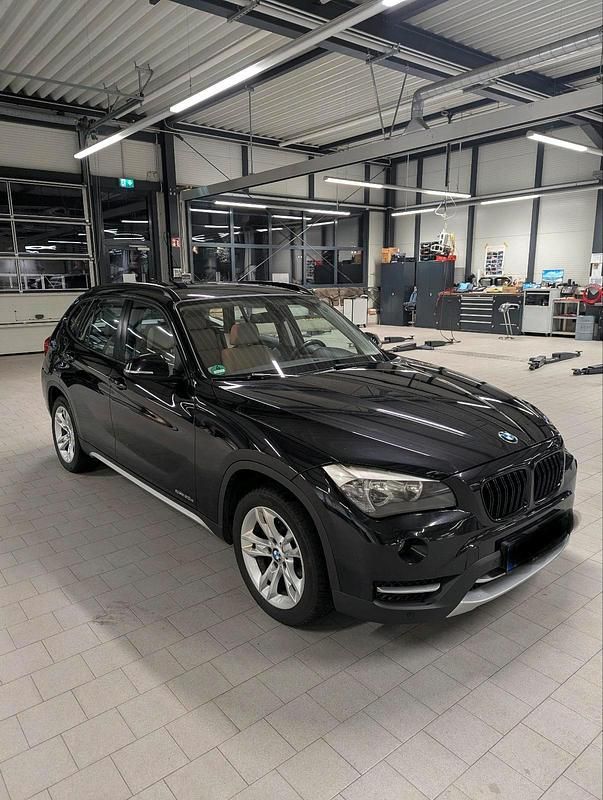 Schwarz Gebraucht 2012 BMW X1 SUV | 8.300 € - Bild 1/4