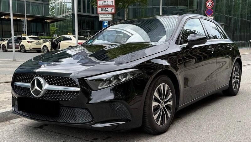 Schwarz Gebraucht 2023 Mercedes A180 Kleinwagen | 25.999 € (Guter Preis) - Bild 1/4