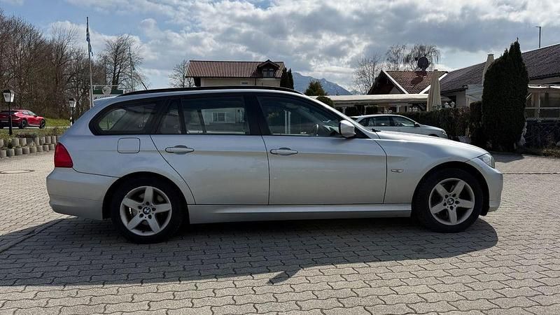 Gebraucht BMW 320 184 PS (135 kW) 2012 Silber Kombi