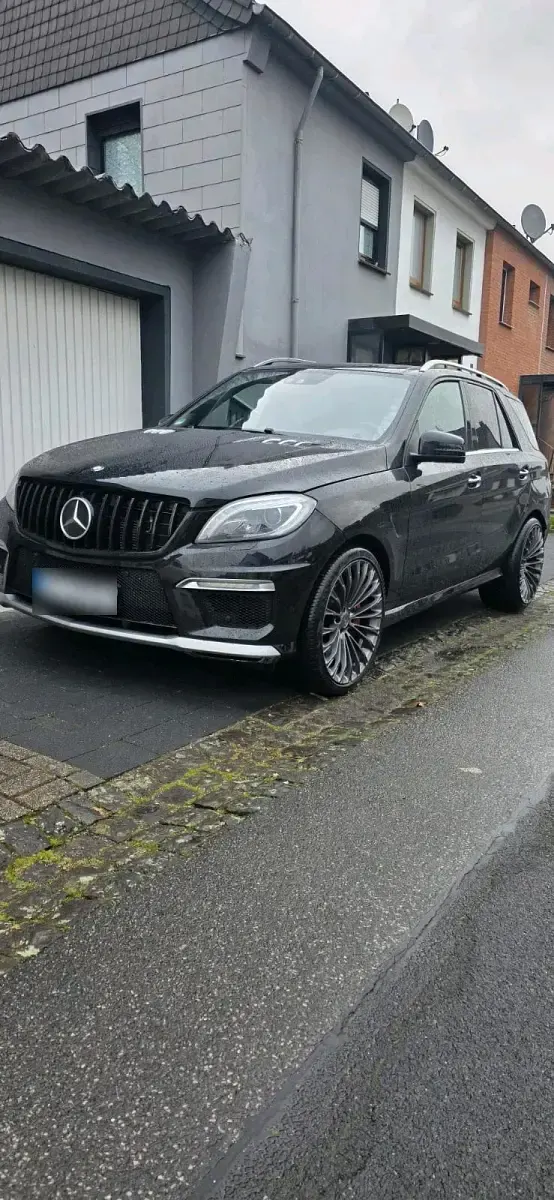 Gebraucht Mercedes ML63 AMG AMG 557 PS (409 kW) 2012 Schwarz SUV