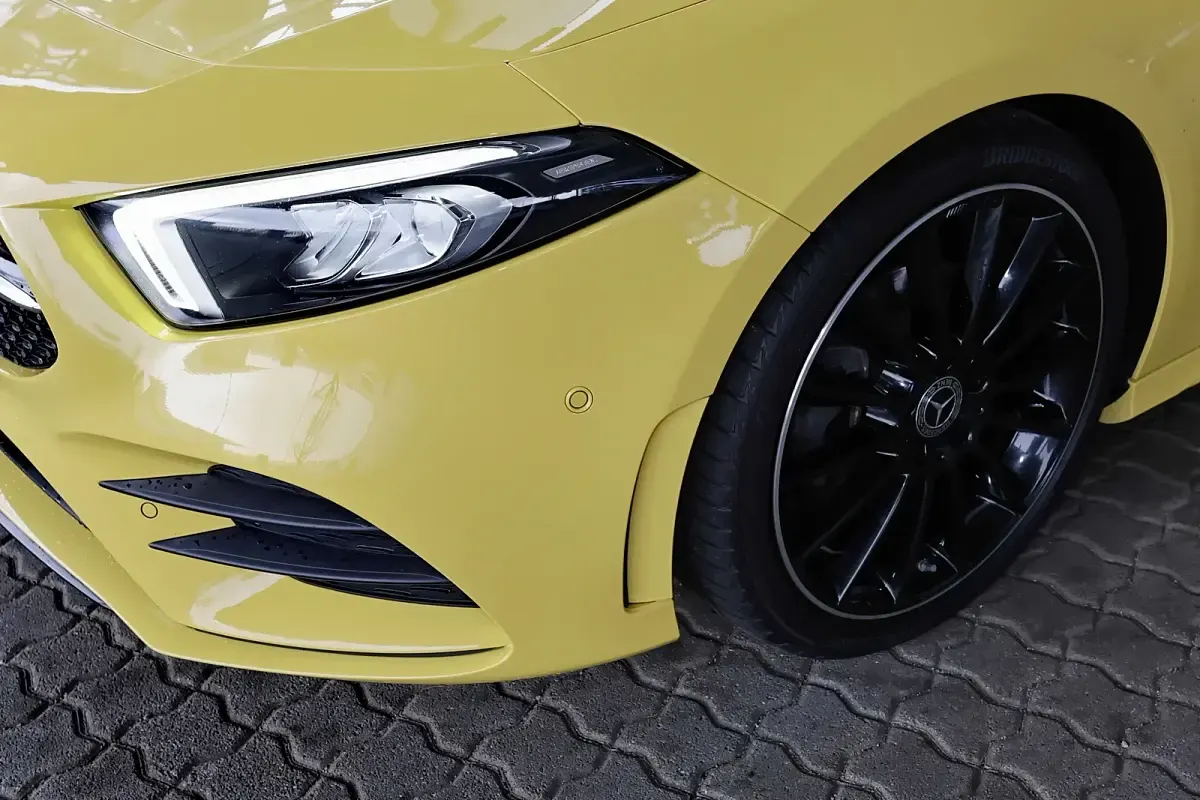 Gebraucht Mercedes A200 AMG 163 PS (119 kW) 2020 Unilack sonnengelb Limousine