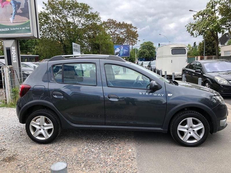 Second-hand Dacia Sandero Stepway 90 CP (66 kW) 2016 Gri Berlinǎ