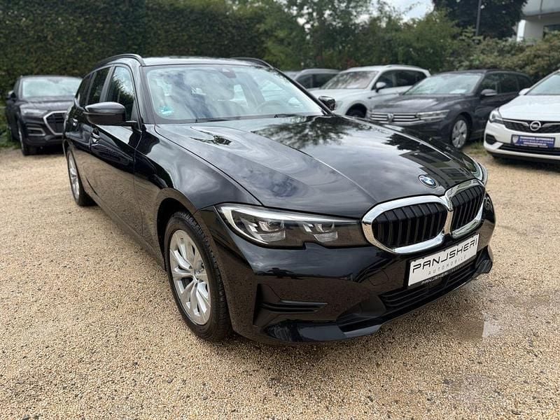 Saphirschwarz Gebraucht 2020 BMW 320 Sport Line Kombi | 23.499 € (Guter Preis) - Bild 1/4