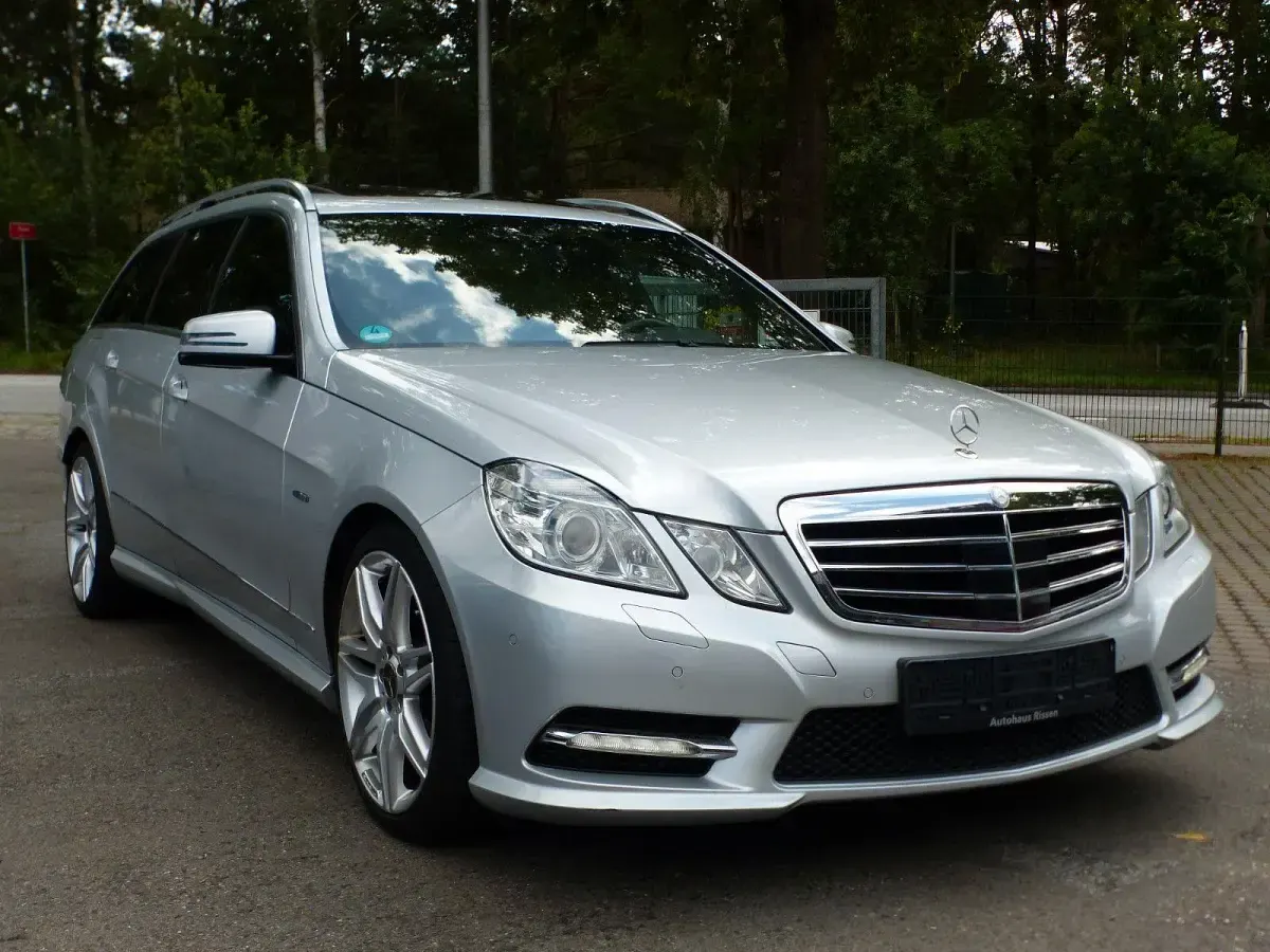 Gebraucht Mercedes E250 AMG line 204 PS (150 kW) 2012 Silber Kombi