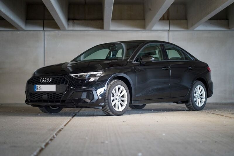 Schwarz Gebraucht 2020 Audi A3 Business Limousine | 21.990 € (Etwas zu teuer) - Bild 1/4