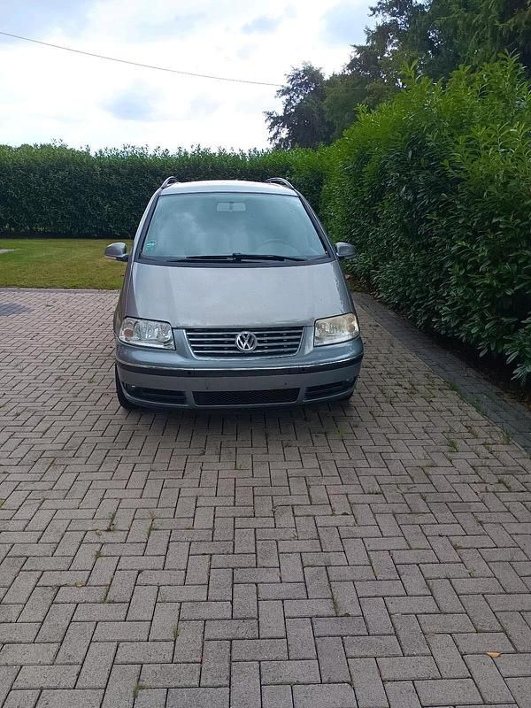 Braun Gebraucht 2004 VW Sharan Van / Kleinbus | 2.200 € (Fairer Preis) - Bild 1/4