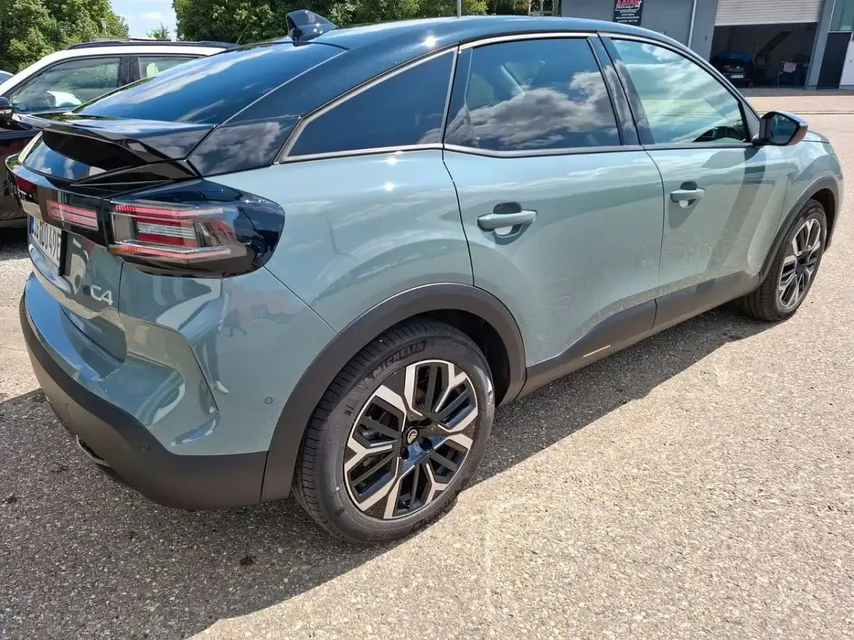 Gebraucht Citroën e-C4 114 kW (156 PS) 2025 Grün Limousine