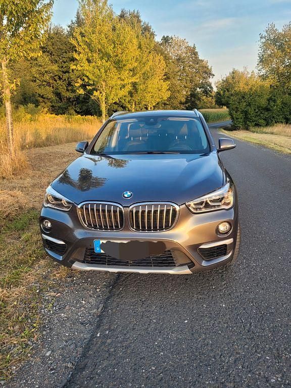 Grau Gebraucht 2017 BMW X1 Sport Line SUV | 16.200 € (Guter Preis) - Bild 1/4