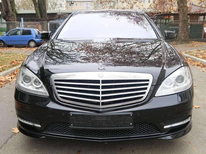 Gebraucht Mercedes S550 435 PS (319 kW) 2012 Schwarz/baltic black Limousine