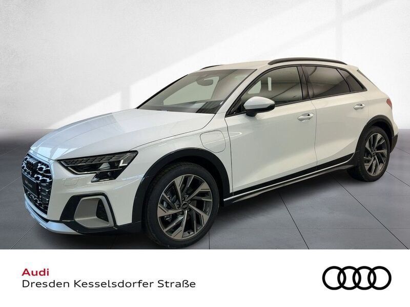 Weiß Neu 2025 Audi A3 e-tron Sport Kleinwagen | 57.955 € (Teuer) - Bild 1/4