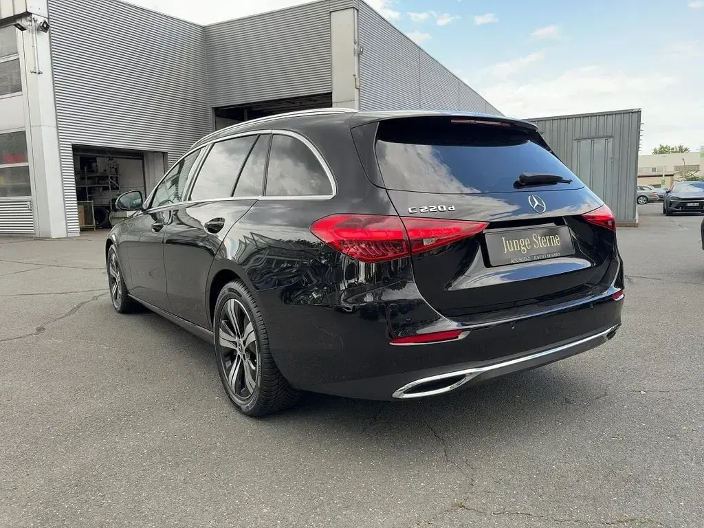 Gebraucht Mercedes C220 Avantgarde 197 PS (144 kW) 2024 Schwarz Limousine