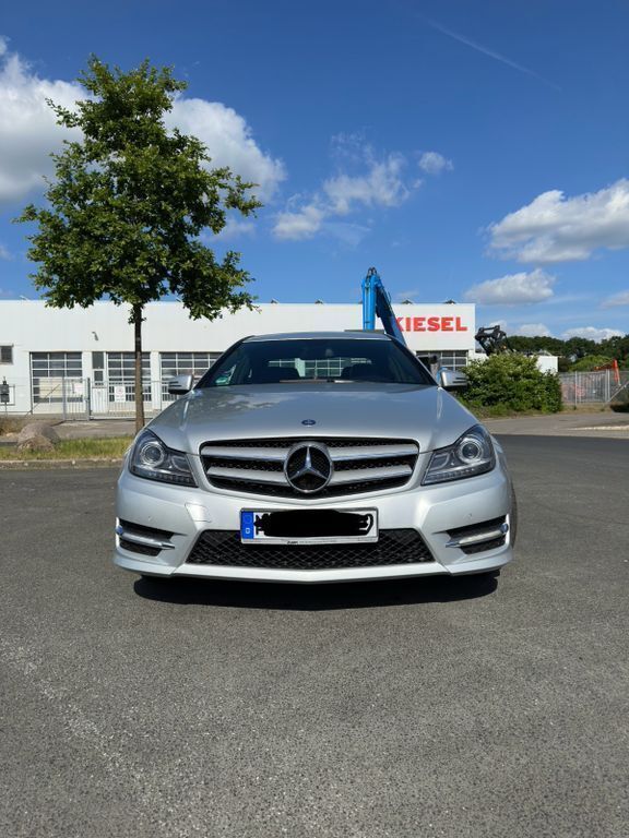 Silber Gebraucht 2013 Mercedes C180 AMG Coupé | 12.000 € (Fairer Preis) - Bild 1/4