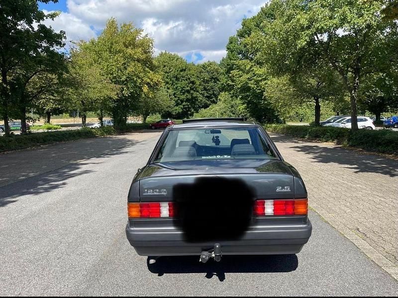Gebraucht Mercedes 190 90 PS (66 kW) 1989 Schwarz Limousine
