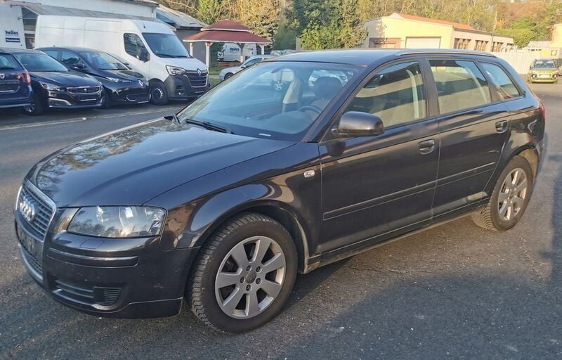 Grau Gebraucht 2006 Audi A3 Sportback Ambiente Limousine | 3.300 € (Superpreis) - Bild 1/4