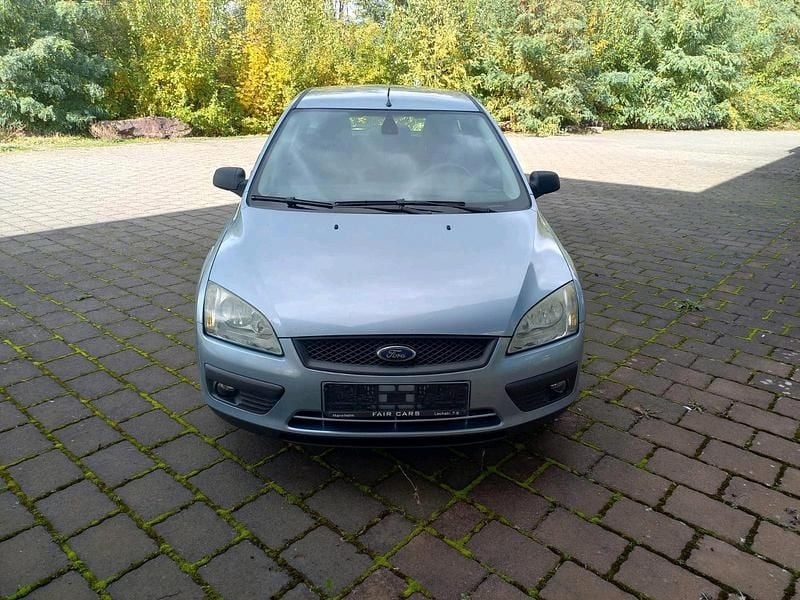 Blau Gebraucht 2005 Ford Focus Kombi | 799 € (Fairer Preis) - Bild 1/4