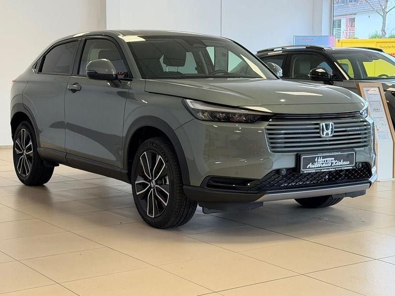 Gebraucht Honda HR-V Elegance 107 PS (78 kW) 2025 Sage green pearl SUV