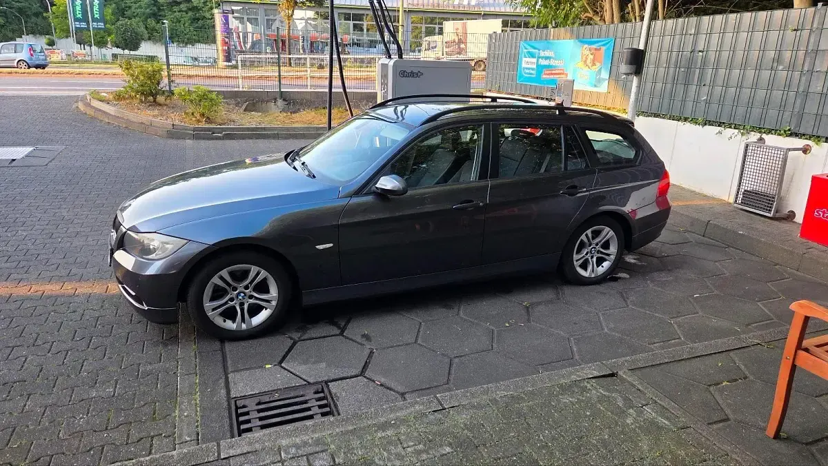 Gebraucht BMW 320 177 PS (130 kW) 2008 Grau Kombi