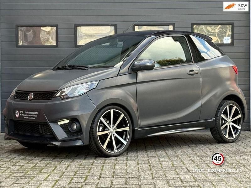 Grau Gebraucht 2017 Aixam Microcar GTI Kleinwagen | 12.950 € (Etwas zu teuer) - Bild 1/4