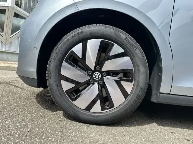 Gebraucht VW ID. Buzz Pro 210 kW (286 PS) 2025 Silber Van / Kleinbus