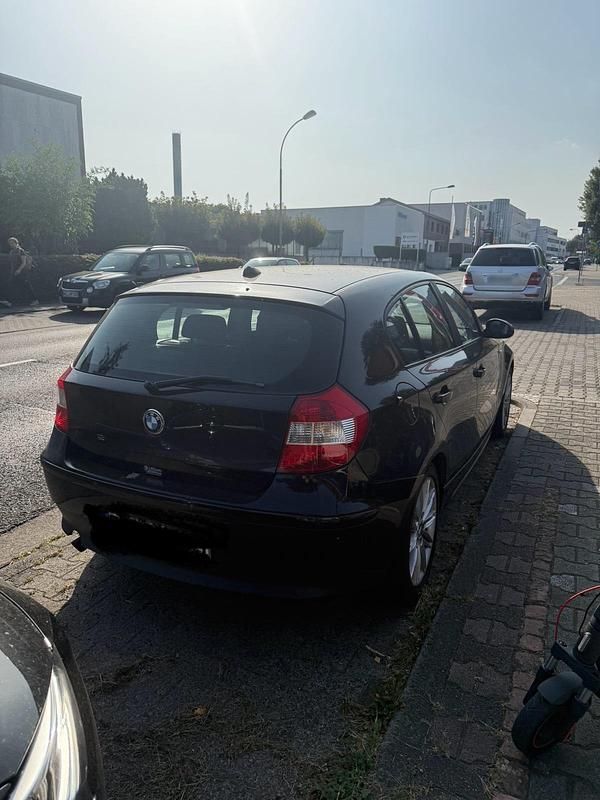 Gebraucht BMW 118 122 PS (89 kW) 2005 Schwarz Kleinwagen