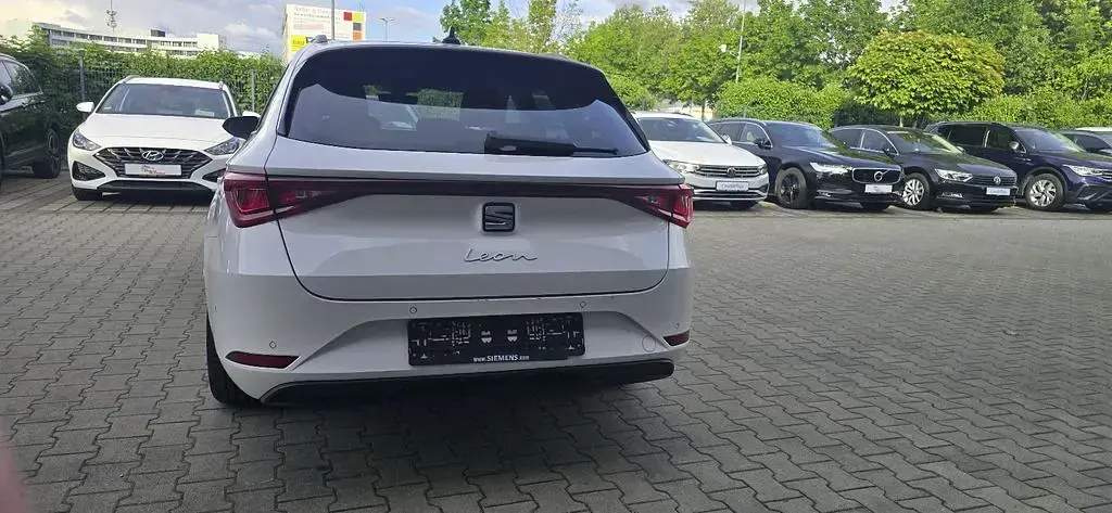 Gebraucht Seat Leon Style 150 PS (110 kW) 2023 Weiß Limousine