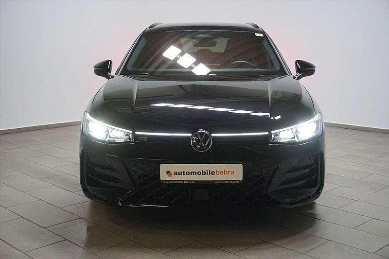 Gebraucht VW Passat R-line 150 PS (110 kW) 2024 Grenadillschwarz Kombi