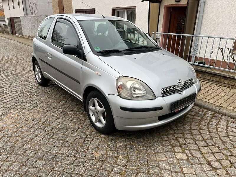 Gebraucht Toyota Yaris Sol 68 PS (50 kW) 2000 Silber Limousine
