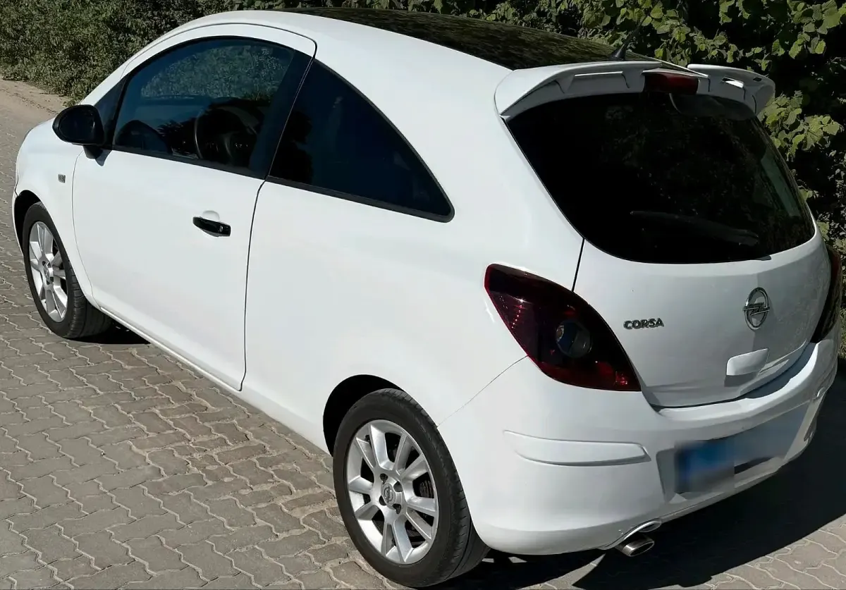 Gebraucht Opel Corsa 101 PS (74 kW) 2013 Weiß Kleinwagen