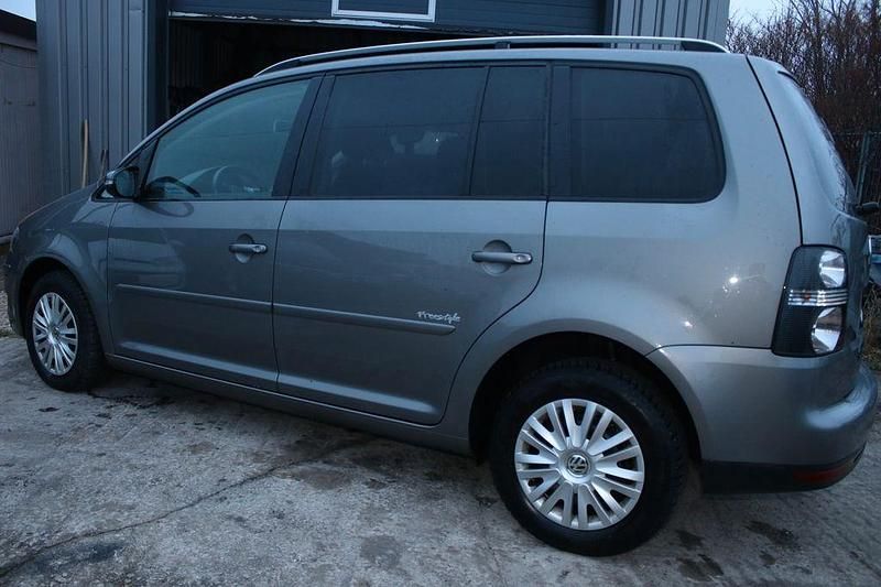 Gebraucht VW Touran Freestyle 140 PS (102 kW) 2010 Grau Van / Kleinbus
