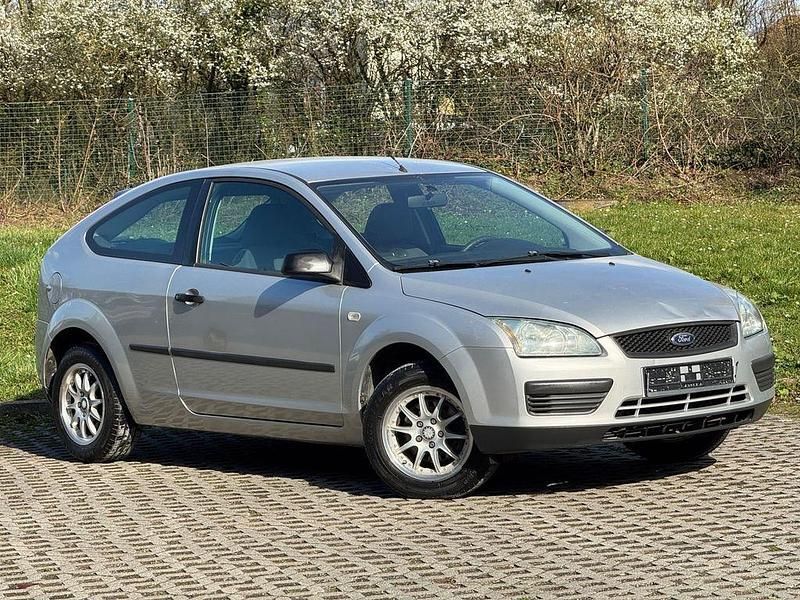 Gebraucht Ford Focus Ambiente 101 PS (74 kW) 2005 Silber