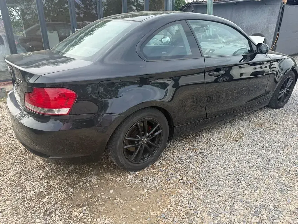 Gebraucht BMW 120 177 PS (130 kW) 2011 Schwarz Kleinwagen