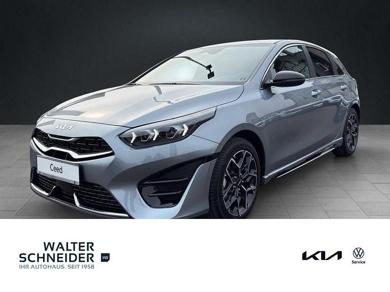 Lunar silver met. Neu 2025 Kia Ceed GT-Line Kleinwagen | 28.490 € (Fairer Preis) - Bild 1/4