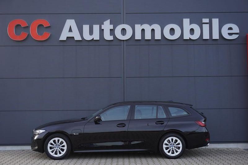Gebraucht BMW 320e 204 PS (150 kW) 2022 Schwarz ii Kombi