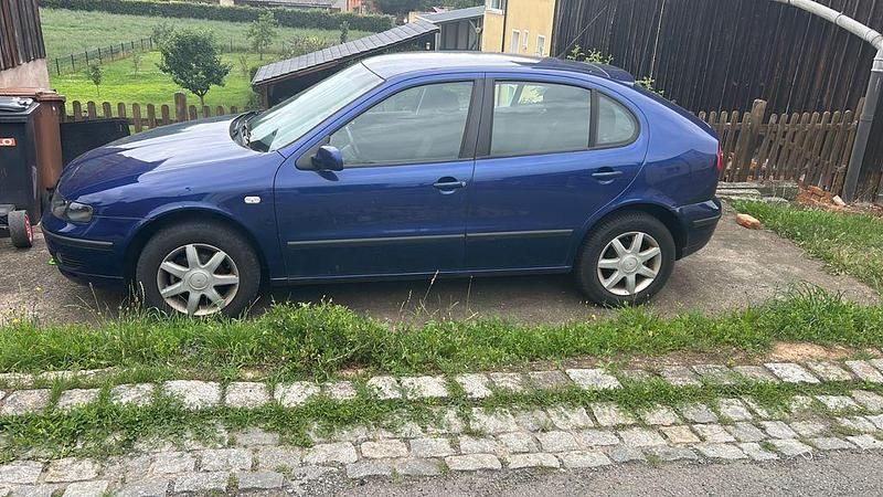 Violet Gebraucht 2003 Seat Leon Limousine | 4.000 € - Bild 1/4