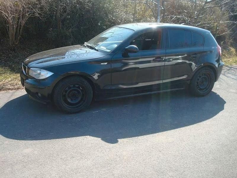 Gebraucht BMW 116 116 PS (85 kW) 2004 Schwarz Kleinwagen