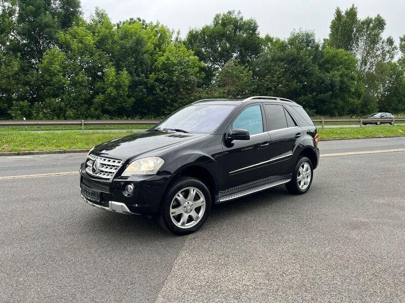 Schwarz Gebraucht 2011 Mercedes ML500 Sport SUV | 13.500 € (Fairer Preis) - Bild 1/4