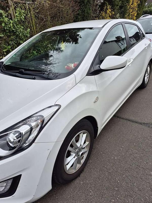 Gebraucht Hyundai i30 Classic 99 PS (72 kW) 2015 Limousine