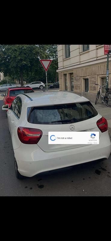 Gebraucht Mercedes A180 80 PS (58 kW) 2016 Weiß Limousine